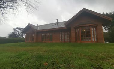 VENDO PARCELA CON CASA Y PISCINA A 5 MINUTOS DE LOS ÁNGELES