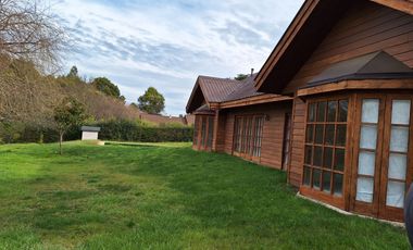 VENDO PARCELA CON CASA Y PISCINA A 5 MINUTOS DE LOS ÁNGELES