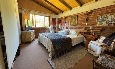 CASA CON PARCELA DE 44 HECTAREAS