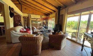 CASA CON PARCELA DE 44 HECTAREAS