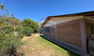 CASA CON PARCELA DE 44 HECTAREAS