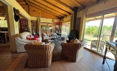 CASA CON PARCELA DE 44 HECTAREAS