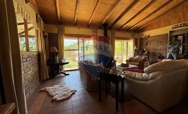 CASA CON PARCELA DE 44 HECTAREAS