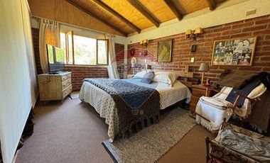 CASA CON PARCELA DE 44 HECTAREAS