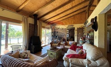 CASA CON PARCELA DE 44 HECTAREAS