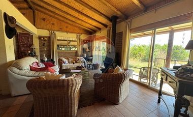 CASA CON PARCELA DE 44 HECTAREAS