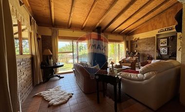 CASA CON PARCELA DE 44 HECTAREAS