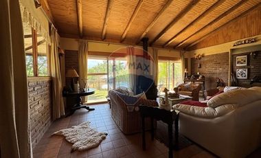 CASA CON PARCELA DE 44 HECTAREAS