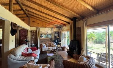 CASA CON PARCELA DE 44 HECTAREAS