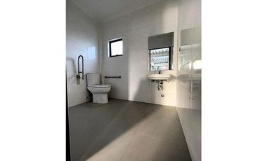 Estupendo Local Comercial en Arriendo