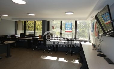 METRO LOS LEONES EXCELENTE OFICINA