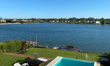 Venta Casa 6 amb a La Laguna barrio Santa Teresa Villanueva Tigre