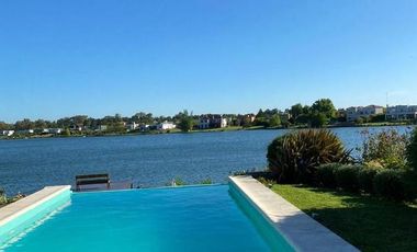 Venta Casa 6 amb a La Laguna barrio Santa Teresa Villanueva Tigre