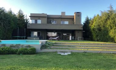 Venta Casa 6 amb a La Laguna barrio Santa Teresa Villanueva Tigre