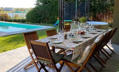 Venta Casa 6 amb a La Laguna barrio Santa Teresa Villanueva Tigre