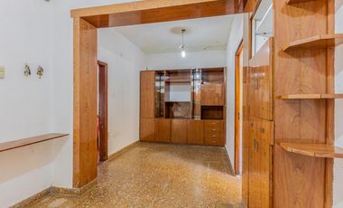 Casa multifamiliar en venta de 6 ambientes con Patio, Terraza y Quincho con parrilla