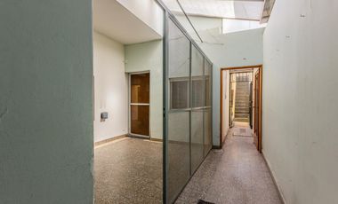 Casa multifamiliar en venta de 6 ambientes con Patio, Terraza y Quincho con parrilla