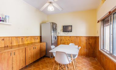 Casa multifamiliar en venta de 6 ambientes con Patio, Terraza y Quincho con parrilla