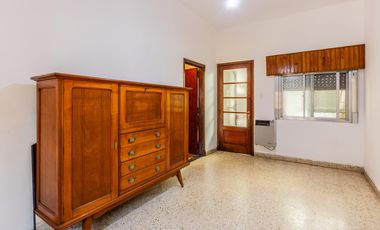 Casa multifamiliar en venta de 6 ambientes con Patio, Terraza y Quincho con parrilla