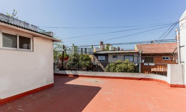 Casa multifamiliar en venta de 6 ambientes con Patio, Terraza y Quincho con parrilla
