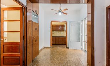 Casa multifamiliar en venta de 6 ambientes con Patio, Terraza y Quincho con parrilla