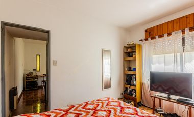 Casa multifamiliar en venta de 6 ambientes con Patio, Terraza y Quincho con parrilla