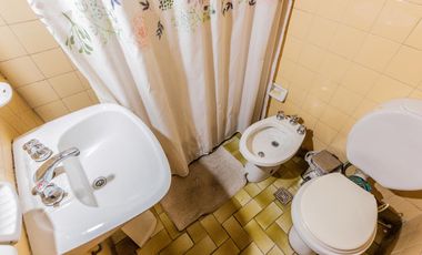 Casa multifamiliar en venta de 6 ambientes con Patio, Terraza y Quincho con parrilla