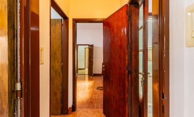 Casa multifamiliar en venta de 6 ambientes con Patio, Terraza y Quincho con parrilla