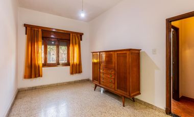 Casa multifamiliar en venta de 6 ambientes con Patio, Terraza y Quincho con parrilla