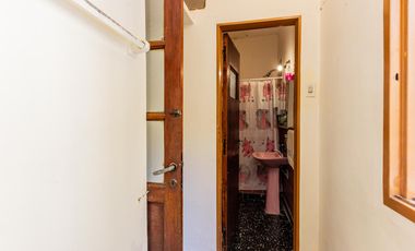 Casa multifamiliar en venta de 6 ambientes con Patio, Terraza y Quincho con parrilla