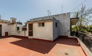 Casa multifamiliar en venta de 6 ambientes con Patio, Terraza y Quincho con parrilla