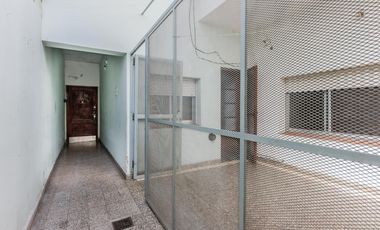 Casa multifamiliar en venta de 6 ambientes con Patio, Terraza y Quincho con parrilla