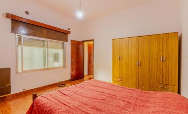 Casa multifamiliar en venta de 6 ambientes con Patio, Terraza y Quincho con parrilla