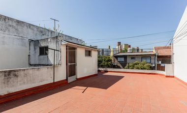 Casa multifamiliar en venta de 6 ambientes con Patio, Terraza y Quincho con parrilla
