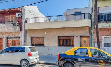 Casa multifamiliar en venta de 6 ambientes con Patio, Terraza y Quincho con parrilla