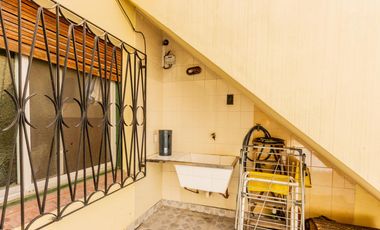 Casa multifamiliar en venta de 6 ambientes con Patio, Terraza y Quincho con parrilla