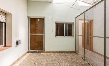 Casa multifamiliar en venta de 6 ambientes con Patio, Terraza y Quincho con parrilla