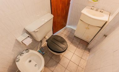 Casa multifamiliar en venta de 6 ambientes con Patio, Terraza y Quincho con parrilla