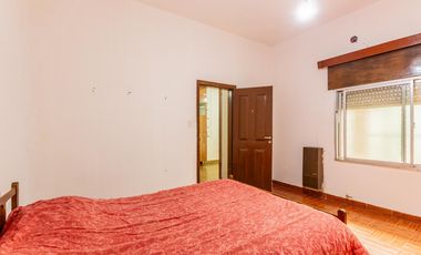Casa multifamiliar en venta de 6 ambientes con Patio, Terraza y Quincho con parrilla