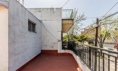 Casa multifamiliar en venta de 6 ambientes con Patio, Terraza y Quincho con parrilla