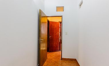 Casa multifamiliar en venta de 6 ambientes con Patio, Terraza y Quincho con parrilla