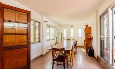 Casa multifamiliar en venta de 6 ambientes con Patio, Terraza y Quincho con parrilla