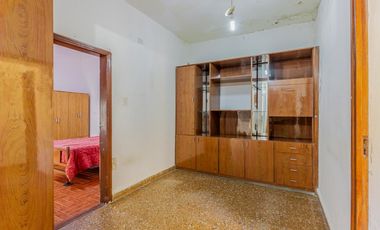 Casa multifamiliar en venta de 6 ambientes con Patio, Terraza y Quincho con parrilla