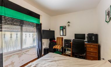 Casa multifamiliar en venta de 6 ambientes con Patio, Terraza y Quincho con parrilla