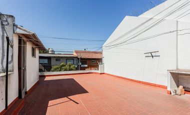 Casa multifamiliar en venta de 6 ambientes con Patio, Terraza y Quincho con parrilla
