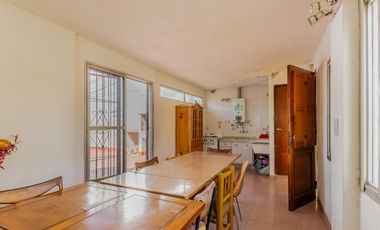 Casa multifamiliar en venta de 6 ambientes con Patio, Terraza y Quincho con parrilla