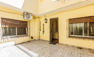 Casa multifamiliar en venta de 6 ambientes con Patio, Terraza y Quincho con parrilla