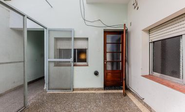 Casa multifamiliar en venta de 6 ambientes con Patio, Terraza y Quincho con parrilla