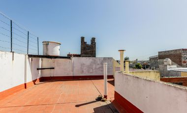 Casa multifamiliar en venta de 6 ambientes con Patio, Terraza y Quincho con parrilla