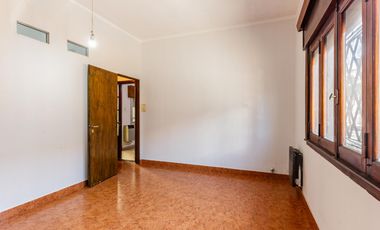 Casa multifamiliar en venta de 6 ambientes con Patio, Terraza y Quincho con parrilla